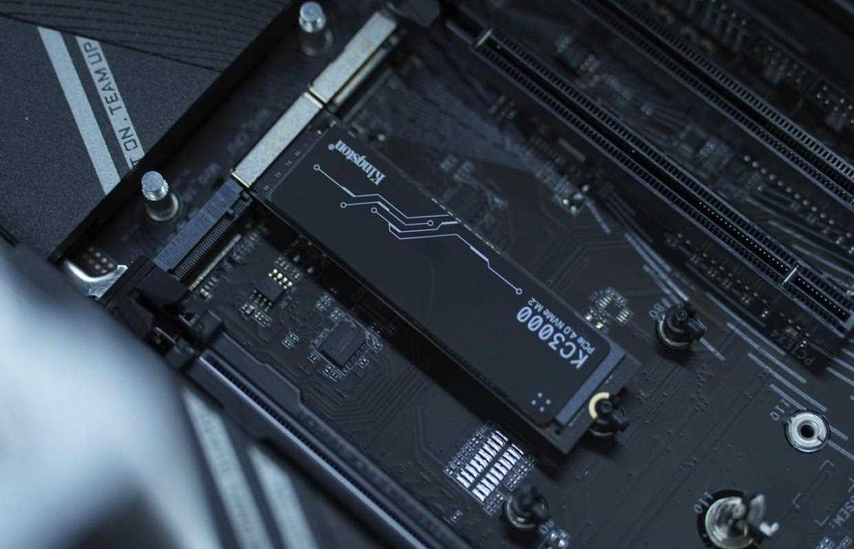 完胜RTX 5070 Ti! 撼讯红魔RX 9070系列显卡评测