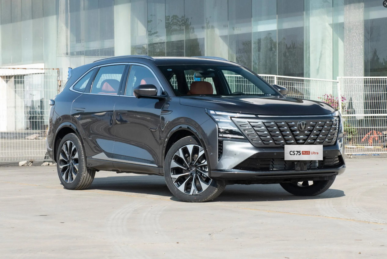 13-14万想买燃油SUV，为何第四代CS75PLUS Ultra值得推荐？